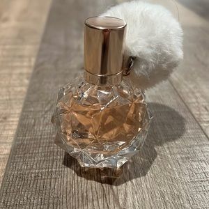 Ariana grande perfume